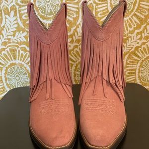 Rarely worn pink Ariat Cowgirl fringe boots!